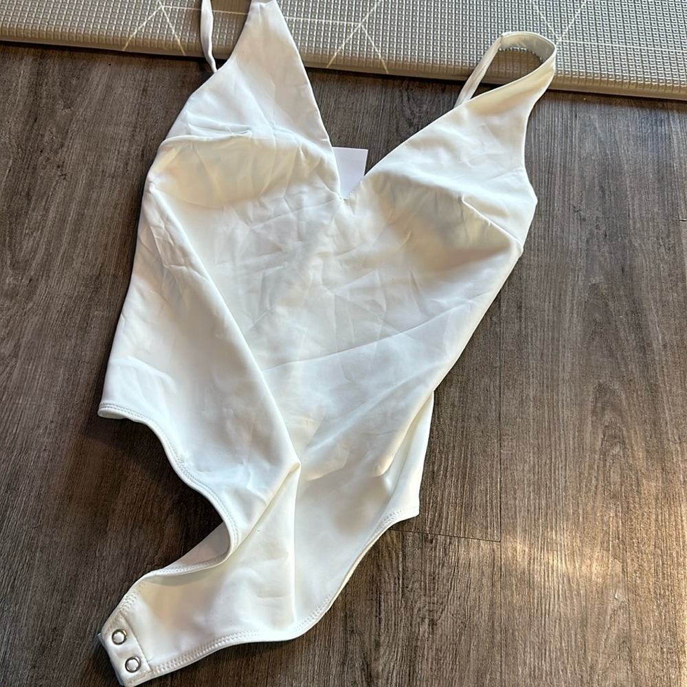 Good American

Scuba V-Neck Tank Bodysuit